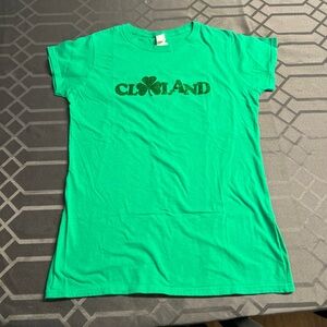 Cleveland Green Shamrock St. Patrick’s Day Lg Short Sleeve Gildan Cotton Tee